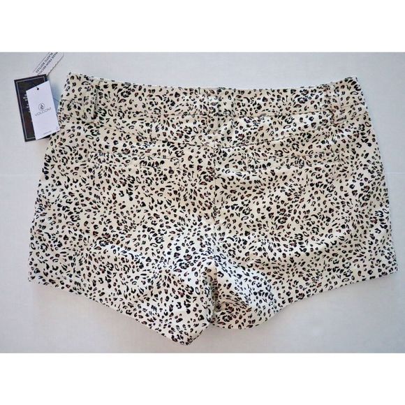 Volcom B0932205 Women’s Sz 27 Beige Leopard Print Frochickie Chino Shorts - Picture 2 of 9